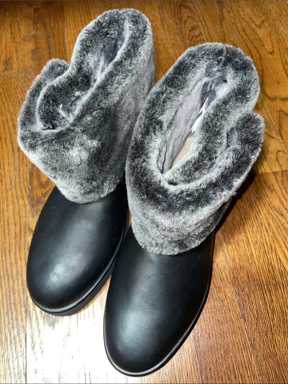 UGG classic Berge mini leather slip on boots
